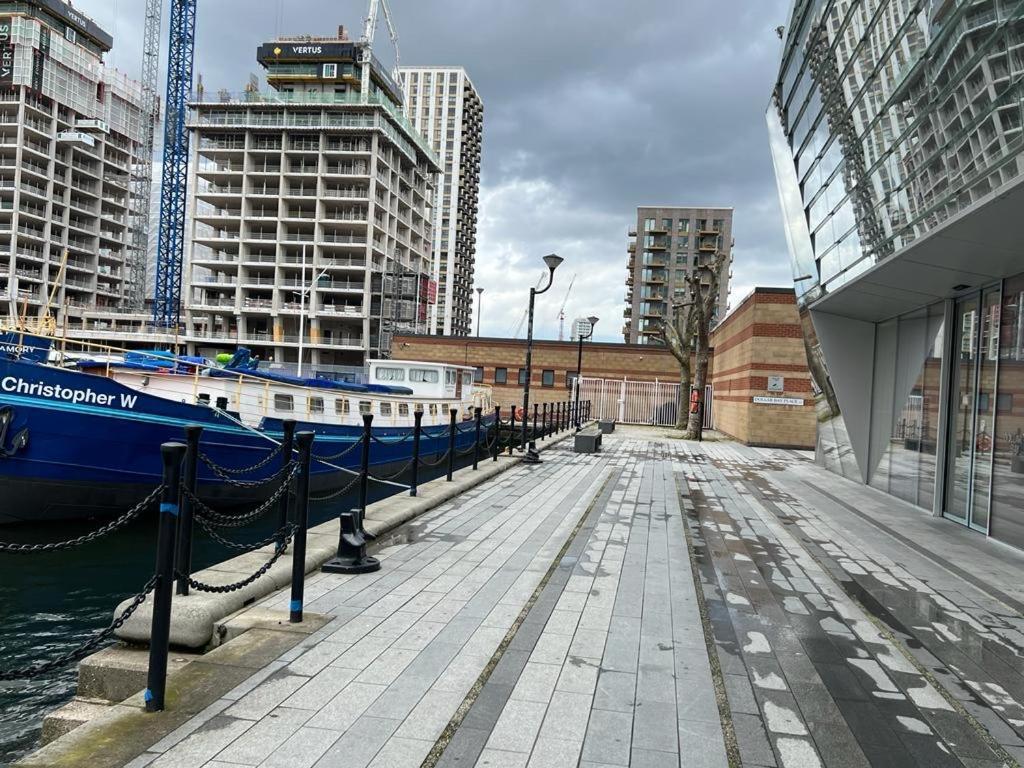 Canary Wharf Holiday Rooms Londra Esterno foto
